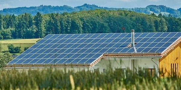 Cómo saber si vale la pena instalar paneles solares y si puedes optar a subvención.